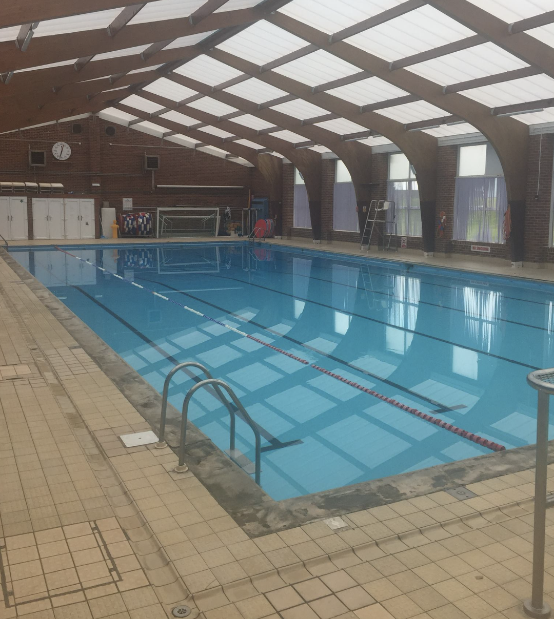 Pool with distinctive ceiling architecture
